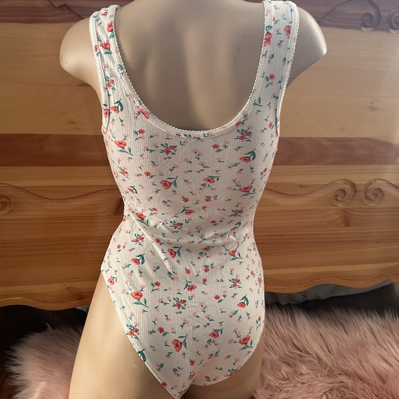 Floral Tank Bodysuit - Picture 2 of 3